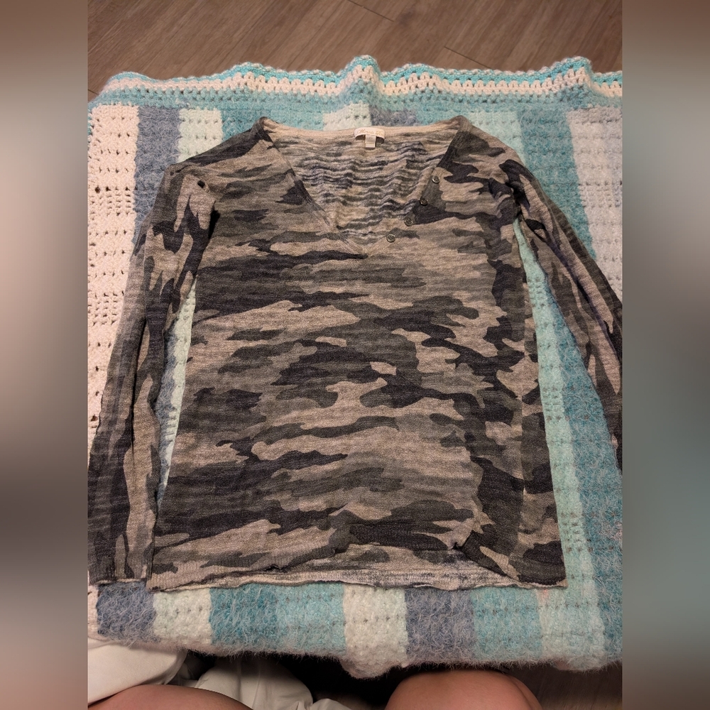 Minnie Rose Camo Knit Long Sleeve Top - Gray Tones V neck Size‎ XS